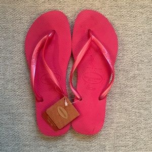 Havaianas fuchsia flip flops